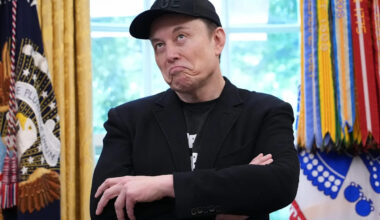 Elon Musk can’t sell a single SpaceX share for a year—and then all the locks crack open at once
