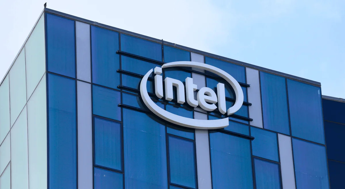 Intel shares rise after AI-driven revenue beats expectations and outlook improves