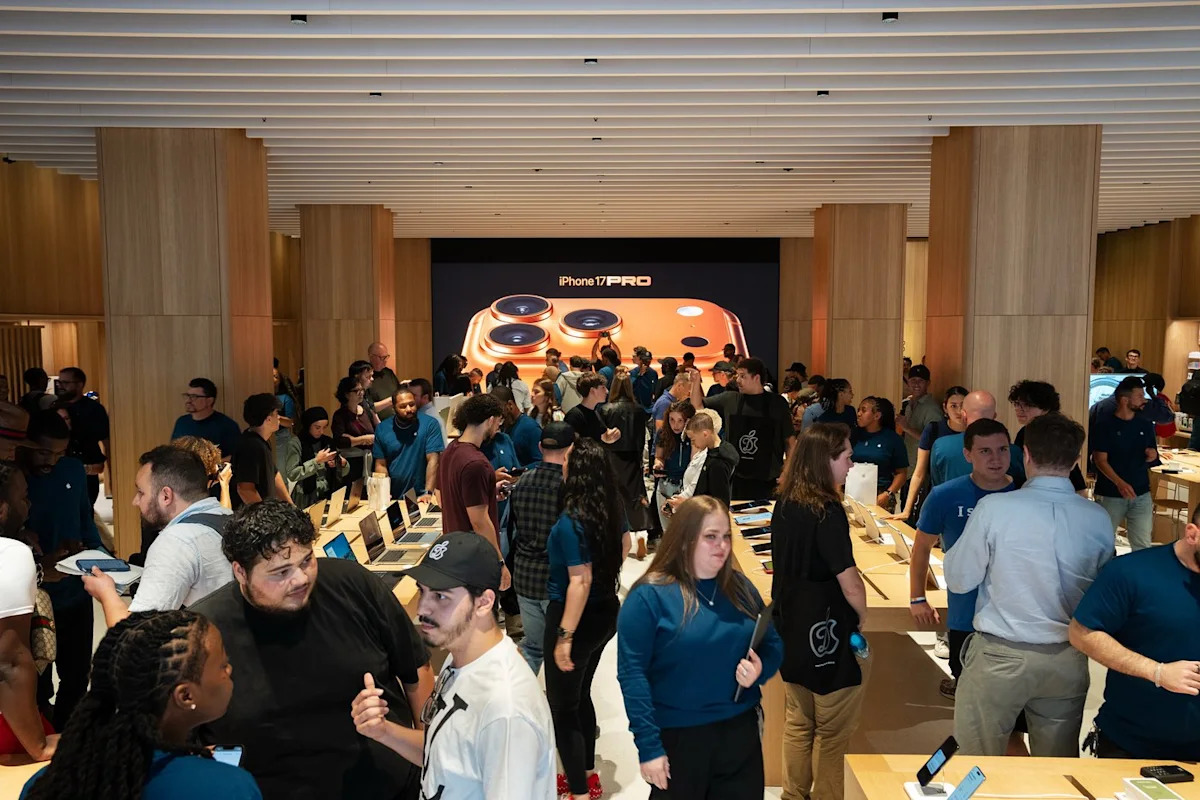 Apple Is Barely Spending on AI While Its Rivals Pour In $700 Billion. Is That Discipline or Denial?