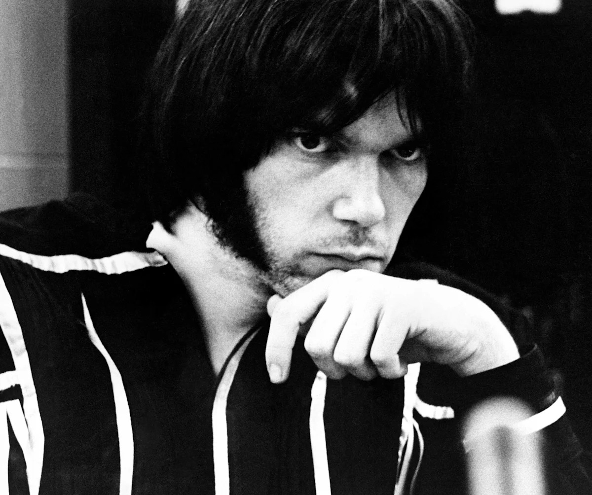 1977 Classic Ballad, Written by a 19-Year-Old, Remains a Classic 49 Years Later