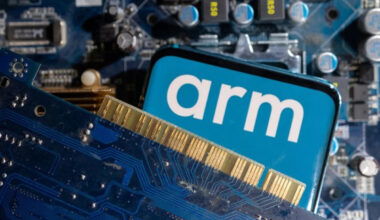 Arm forecasts quarterly revenue above estimates on AI-driven chip demand