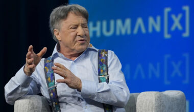 Ray Kurzweil says aging may stop being one-way by 2032, and skeptics hear another big promise