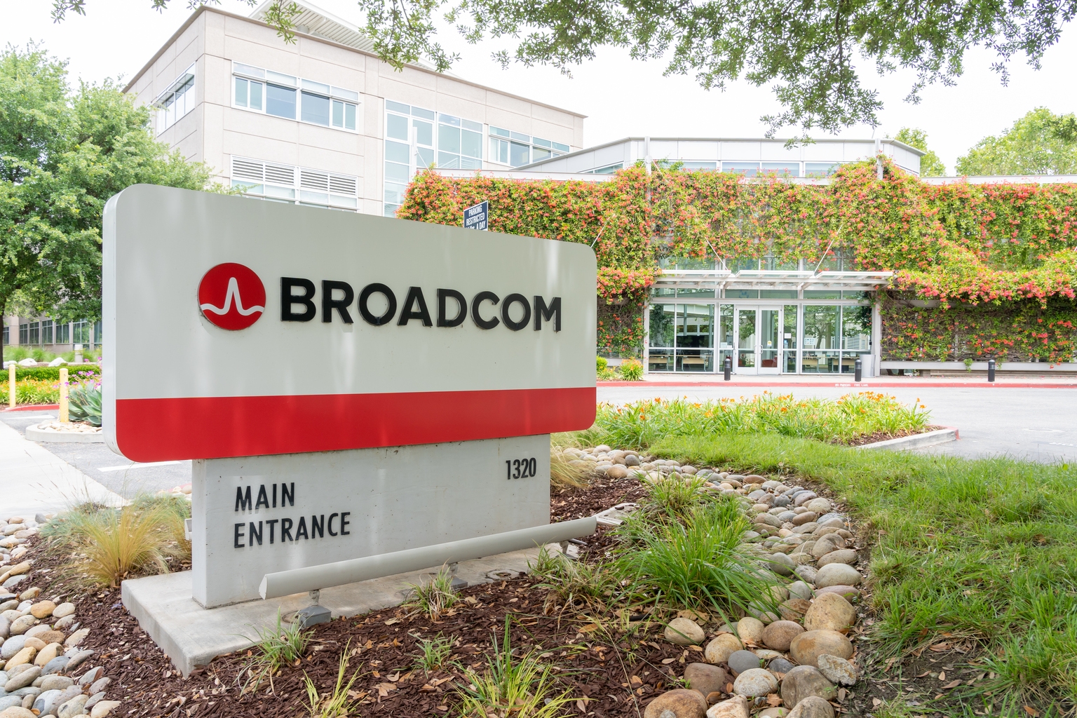 Broadcom: OpenAI – And Not Apple – Shows The Positioning Versus Nvidia (NASDAQ:AVGO)