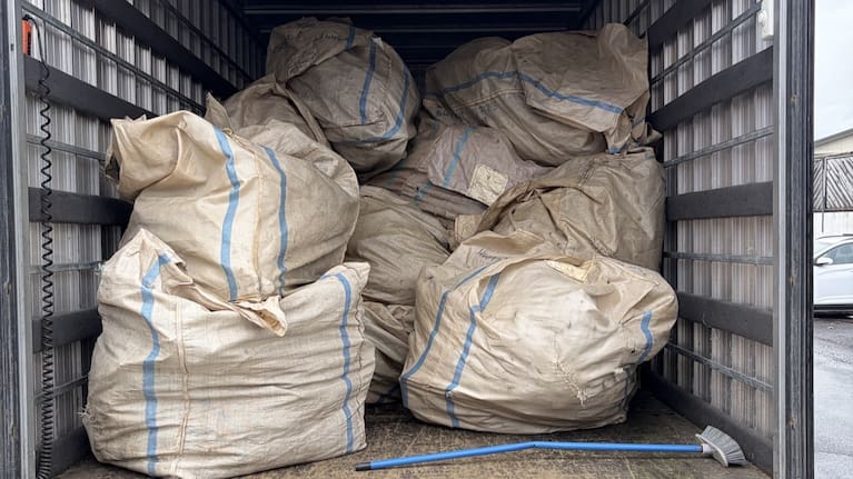 In total, police found 1532 plants during the operation: 862 mature plants and 670 juvenile seedling plants.