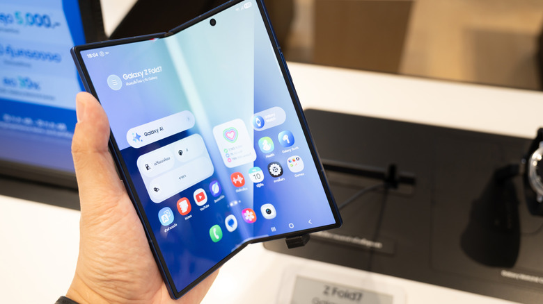 A Galaxy Fold7 model in user's hand.