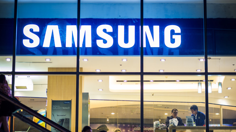 Store with Samsung written in white on blue background.