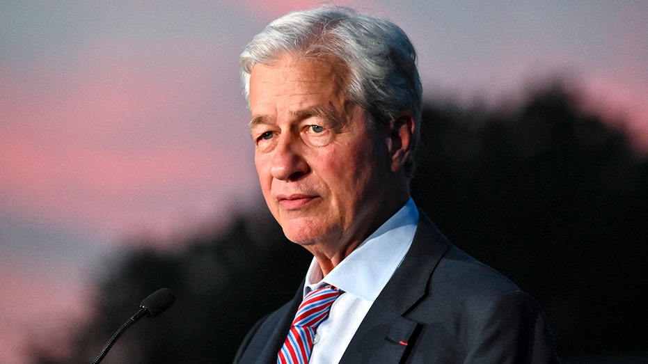 Jamie Dimon speaks at NYC event