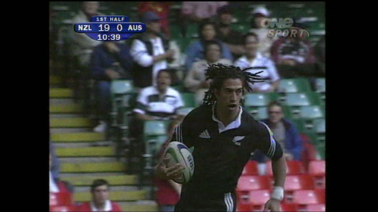 Karl Te Nana playing for the New Zealand Sevens in 2001.