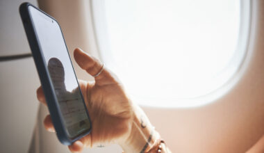 5 Useful Accessories That Make International Travel With Your Phone Easier