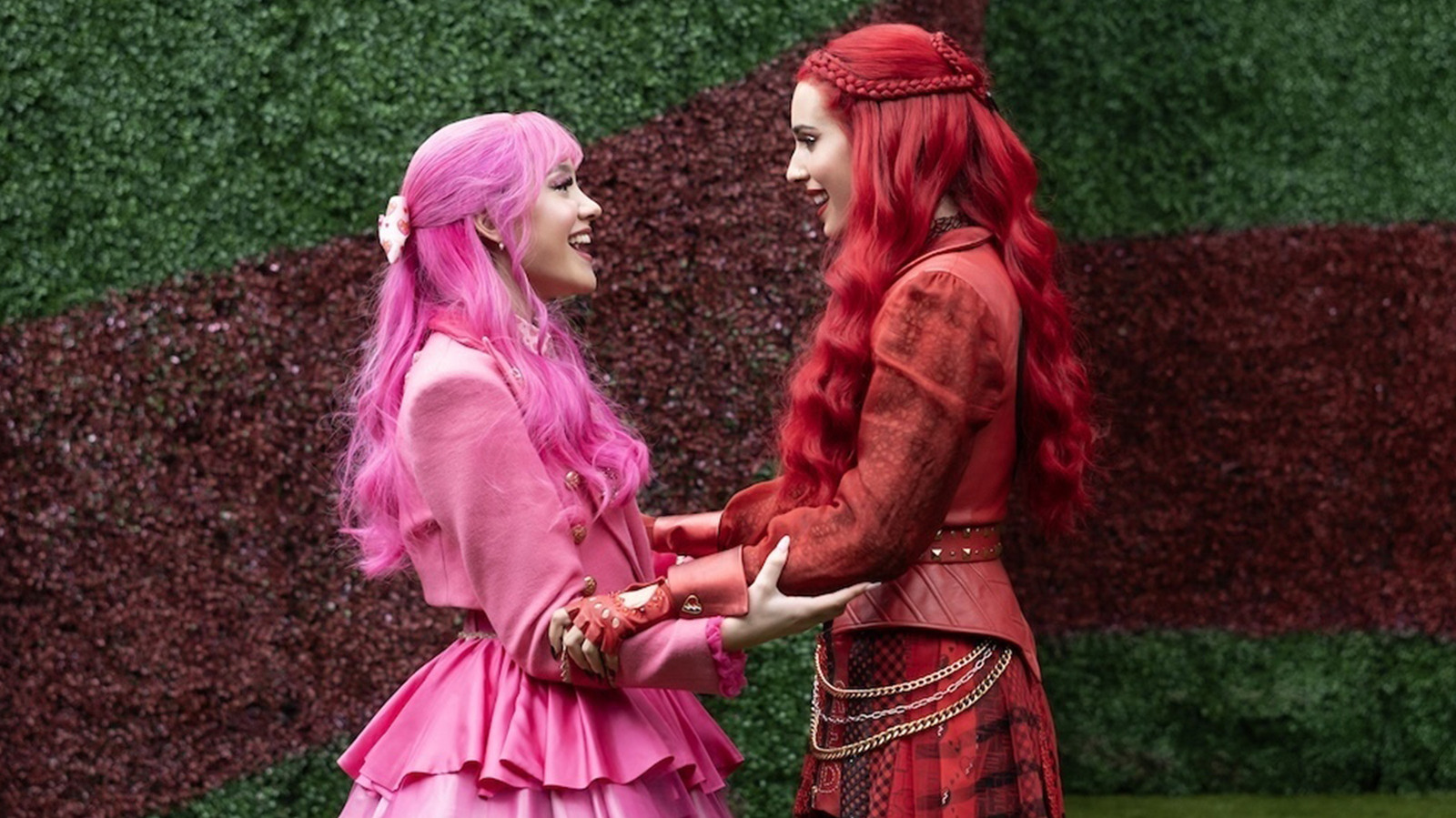Descendants Wicked Wonderland Ending Explained: What Is In Pink's Box?