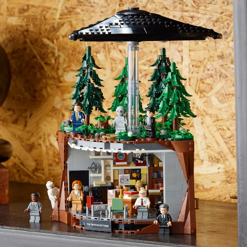 Details of the LEGO the X Files set