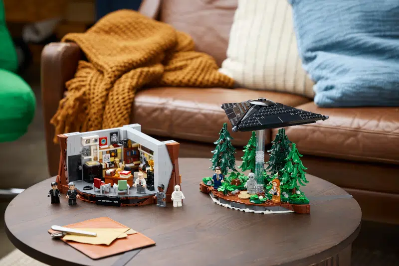 Details of the LEGO the X Files set