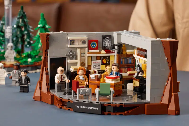 Details of the LEGO the X Files set