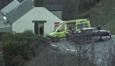 Jetboat crashes into rocks at Queenstown's Shotover River