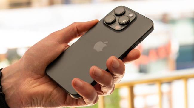 Man holding iPhone