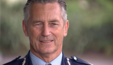 'You jump straight in': Former top Kiwi cop nabs armed man in Melbourne