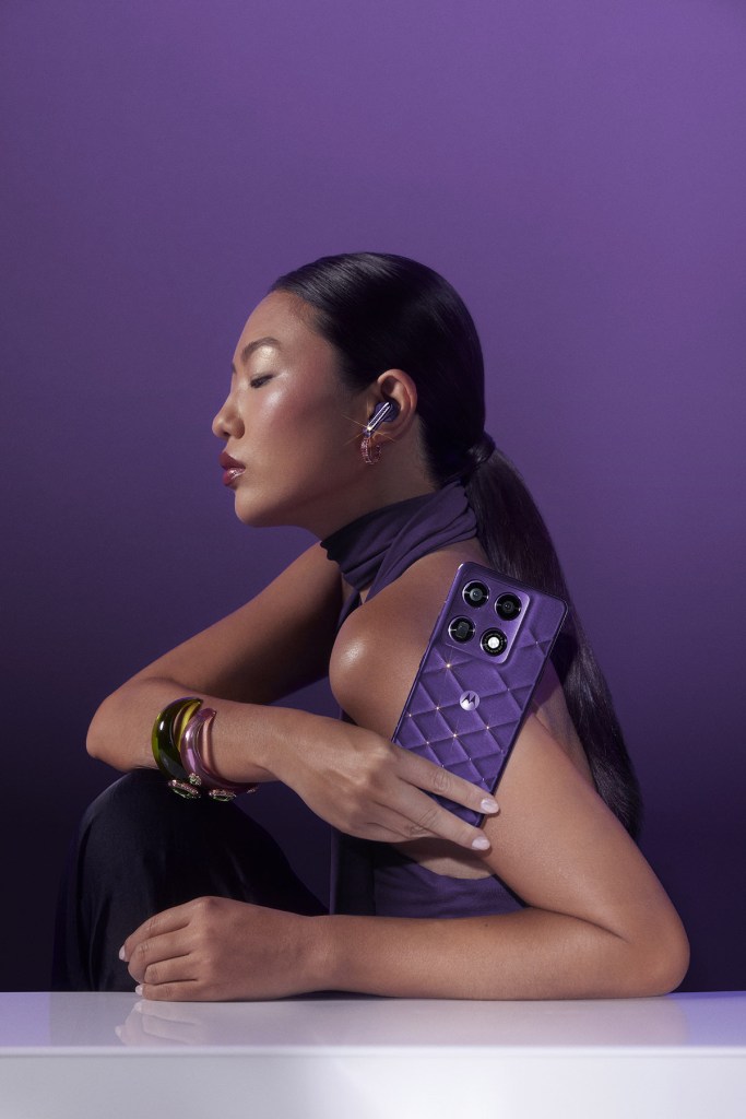 Motorola Brilliant Collection Swarovski Editions of motorola signature and moto buds 2 plus in Violet Indigo