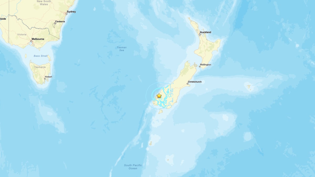 New Zealand downgrades tsunami alert after quake