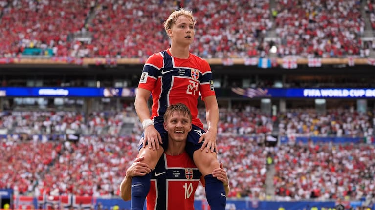 Andreas Schjelderup is lifted onto Martin Ødegaard's shoulders after he scored Norway's only goal.