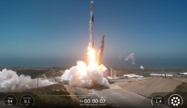 SpaceX launches 21 'data transport' satellites for US military (photos)