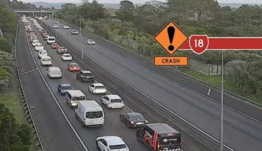 'Expect delays' after two crashes on Auckland motorway
