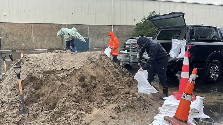 Sandbagging stations had been opened in Dunedin. Source: 1News / Sam Olley