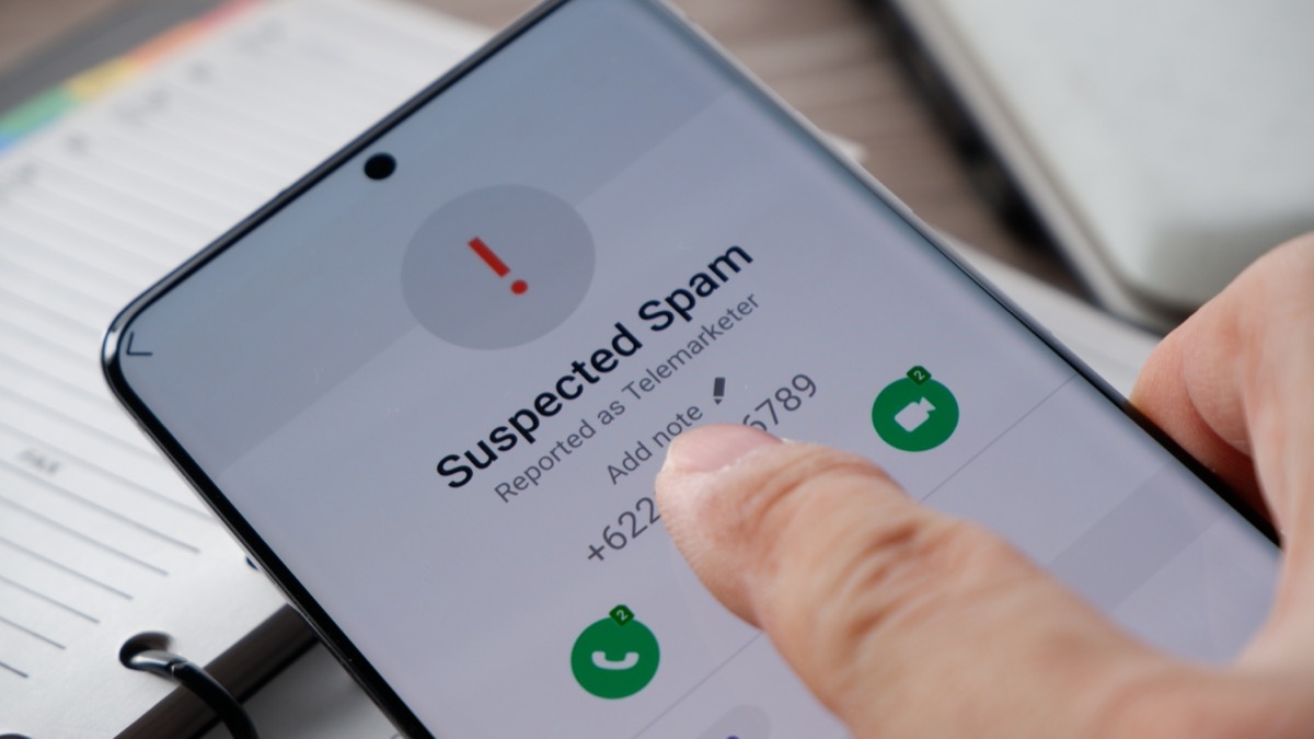 How to break an AI scam caller with simple commands
