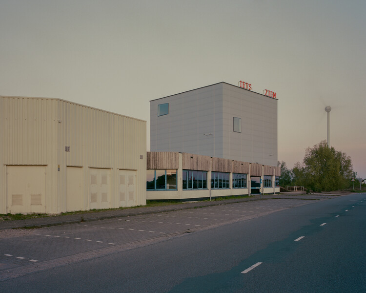 Showdepot De Groen / Space Encounters - Exterior Photography