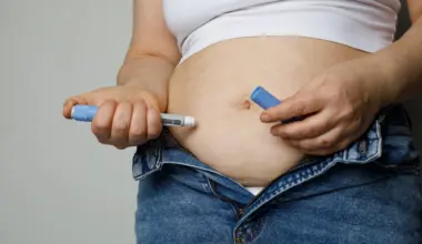 woman injects herself with a GLP-1 drug