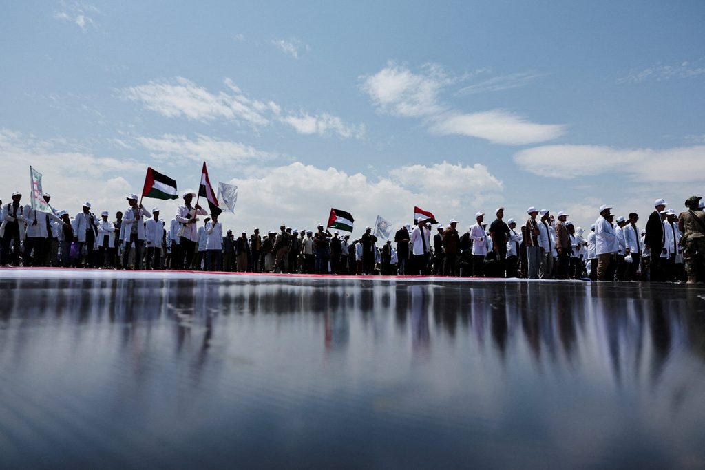 University students parade to show support to Houthis in Sanaa