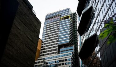 Manhattan high-rise columns buckle, forcing evacuations