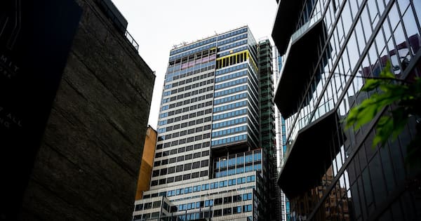 Manhattan high-rise columns buckle, forcing evacuations