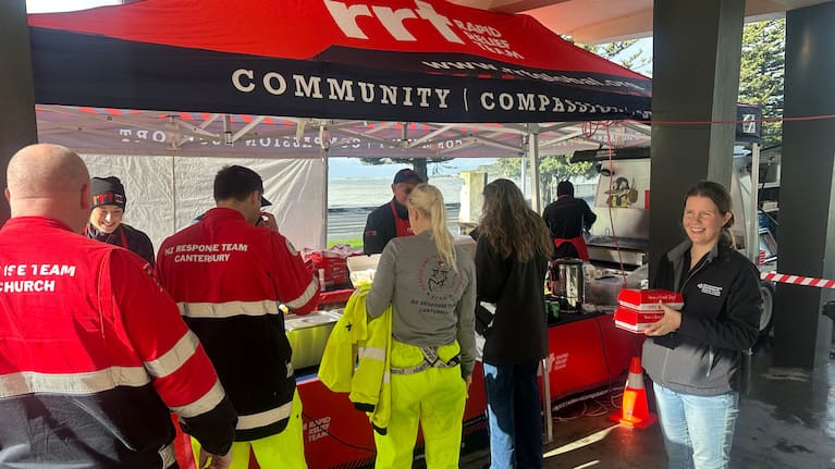 The Rapid Relief Team from Blenheim feed volunteers in Kaikōura.