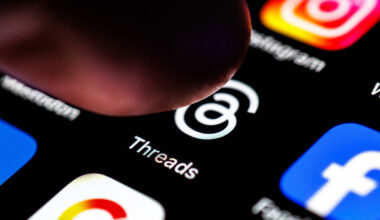 Threads users can now chat with Meta AI in their DMs