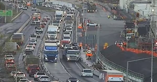 Traffic now flowing after 3 vehicles crash on Auckland's Southern motorway