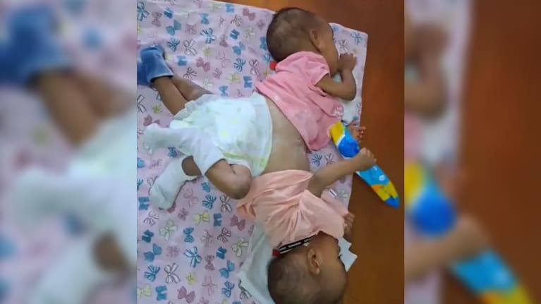 Twins Di Cecea and Jesipeli Kikau.