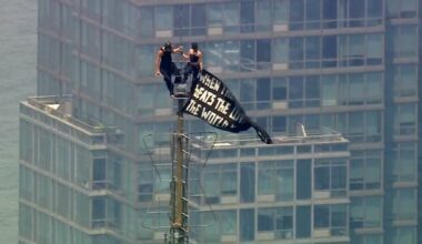 Two arrested for scaling Empire State Building antenna