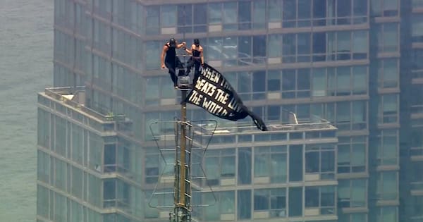 Two arrested for scaling Empire State Building antenna