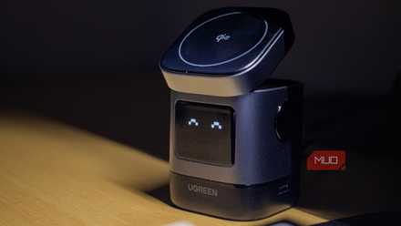 Ugreen Uno 2-in-1 Magnetic Wireless Charging Station 15W on a desk.