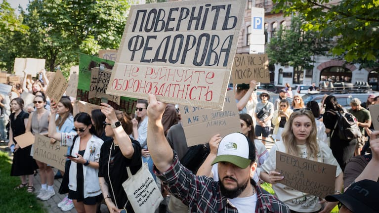 Ukranians gather to denounce President Volodymyr Zelenskyy's decision to dismiss Defense Minister Mykhailo Fedorov after six months in the post.