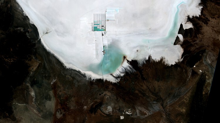 Unearthing the Ground: Architecture and the Politics of Extraction - Image 1 of 18