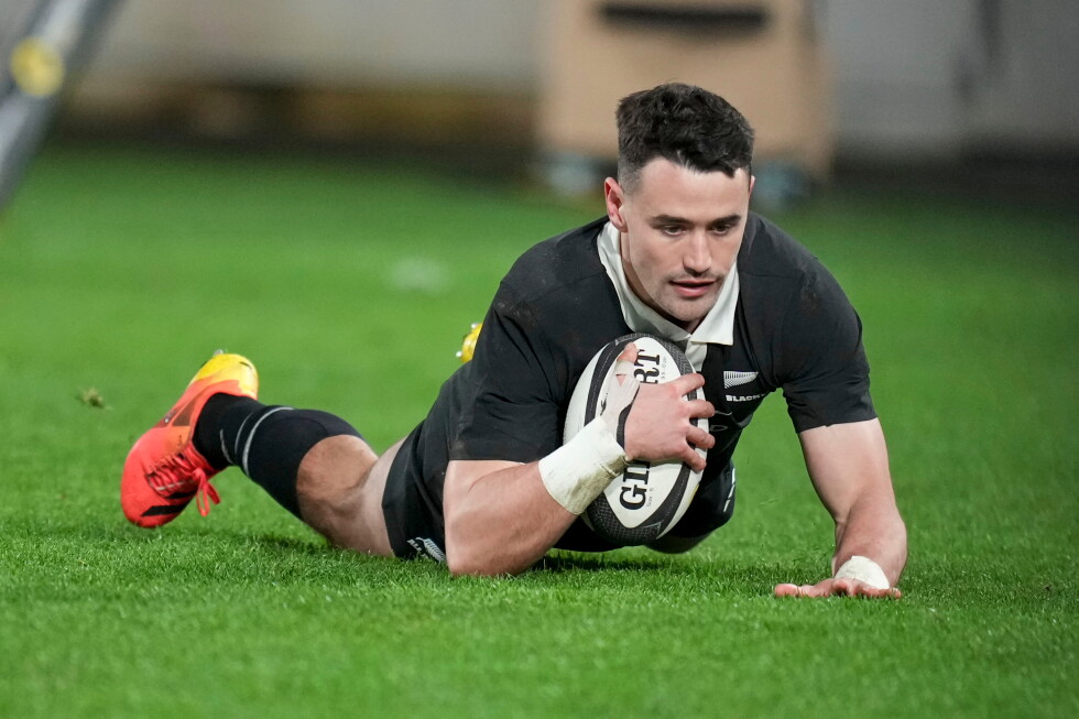 Jordan achieves a try-scoring record as New Zealand beats Italy in the Nations Championship