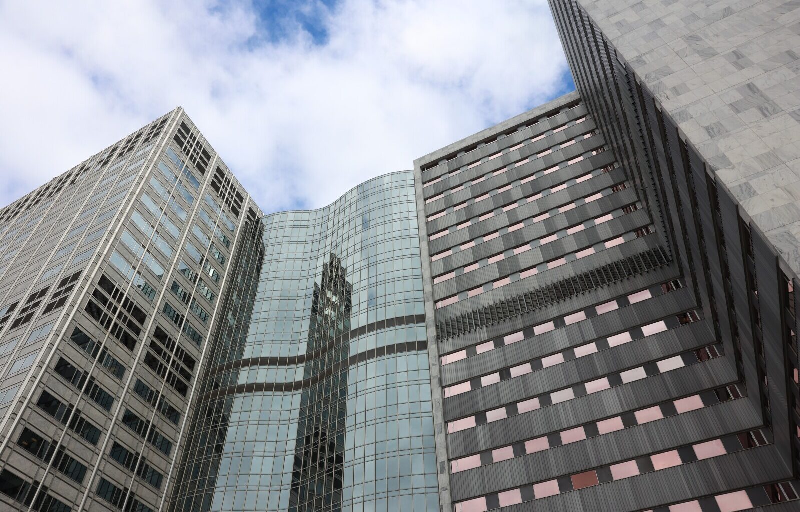 Lawsuit alleges Mayo Clinic retaliated against employee after she flagged AI compliance issues - Post Bulletin