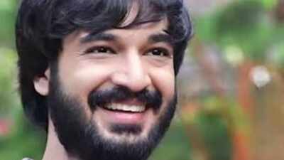 Vir Hirani calls 'Pritam And Pedro' co-star Arshad Warsi the biggest support on his acting debut; says, 'You constantly guided me '