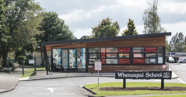 Smells bother Auckland school for years, public health officials say