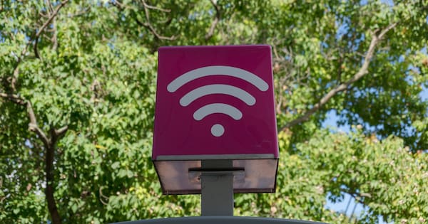 Chaos in Australia as Telstra outage halts internet, phones, trains