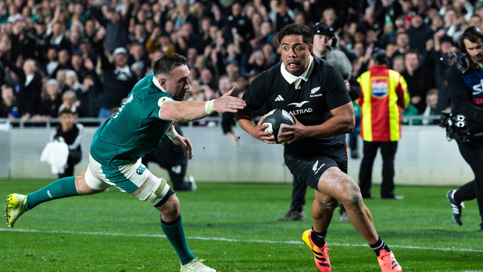 New Zealand beats Ireland 40-21 to stay unbeaten in the Nations Championship