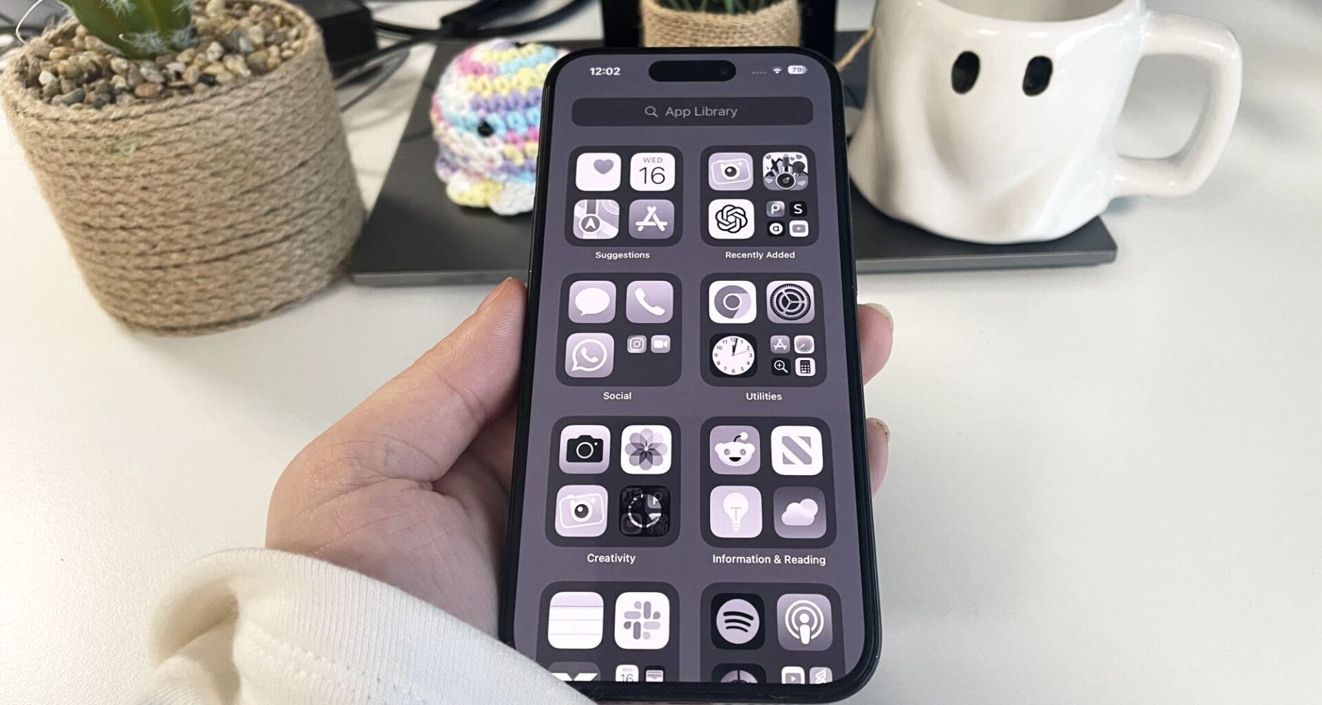 I turned my iPhone screen completely gray for two weeks