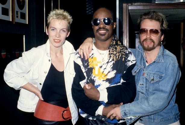 Scottish singer Annie Lennox and English musician Dave Stewart, of the British pop duo Eurythmics, along with American singer Stevie Wonder, work on the song 'There Must Be an Angel (Playing with My Heart)' at the Villiage Recorder in Los Angeles, California, circa 1985. (Photo by Lester Cohen/Getty