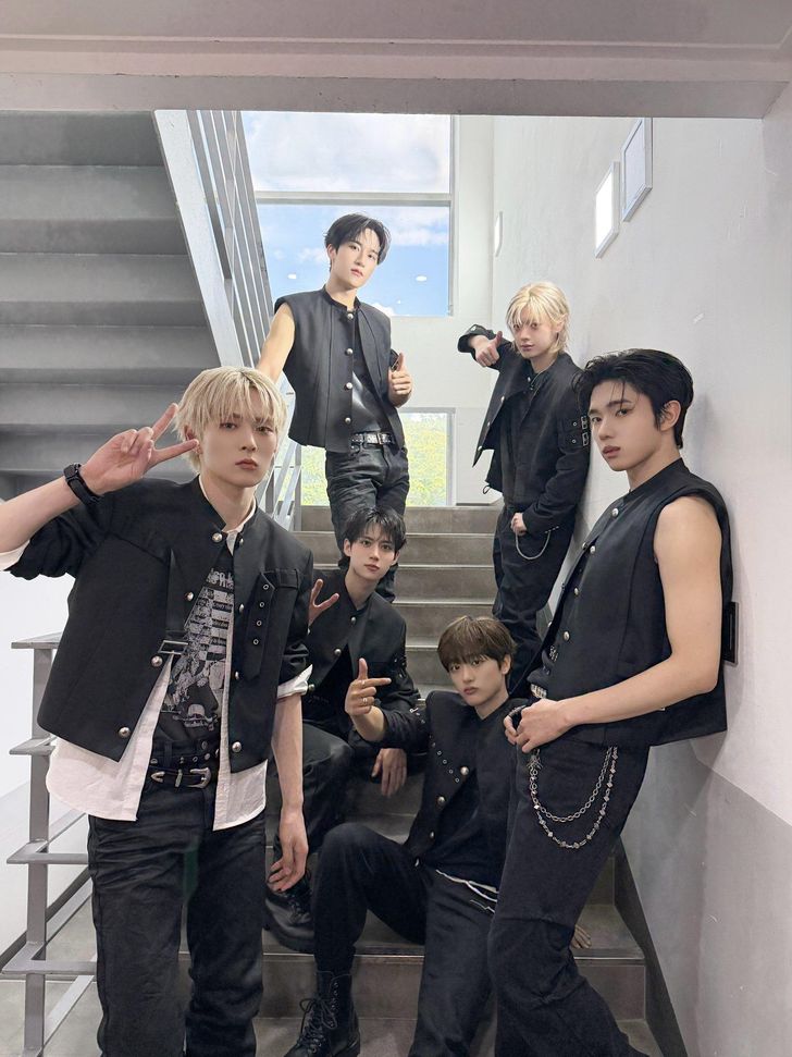 Members of K-pop boy band LUN8 pose before the band's first solo fan concert at YES24 Live Hall in Seoul's Gwangjin District, Saturday. Captured from LUN8's official X account